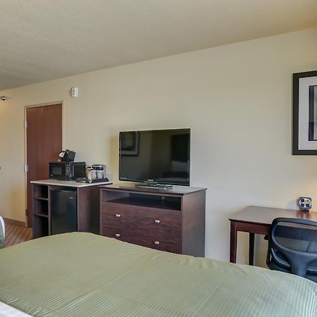 Cobblestone Inn & Suites - Oberlin Bagian luar foto
