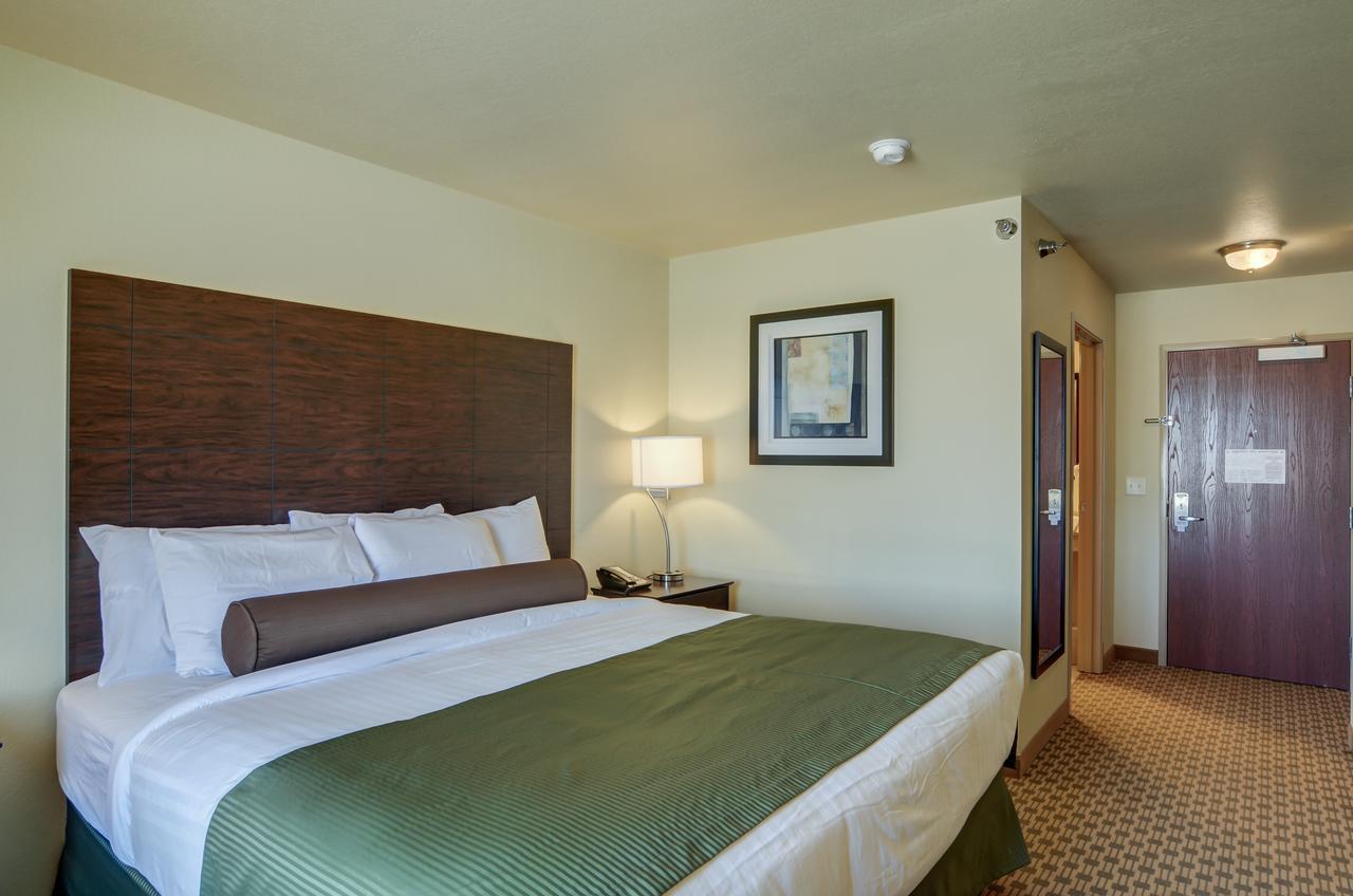 Cobblestone Inn & Suites - Oberlin Bagian luar foto