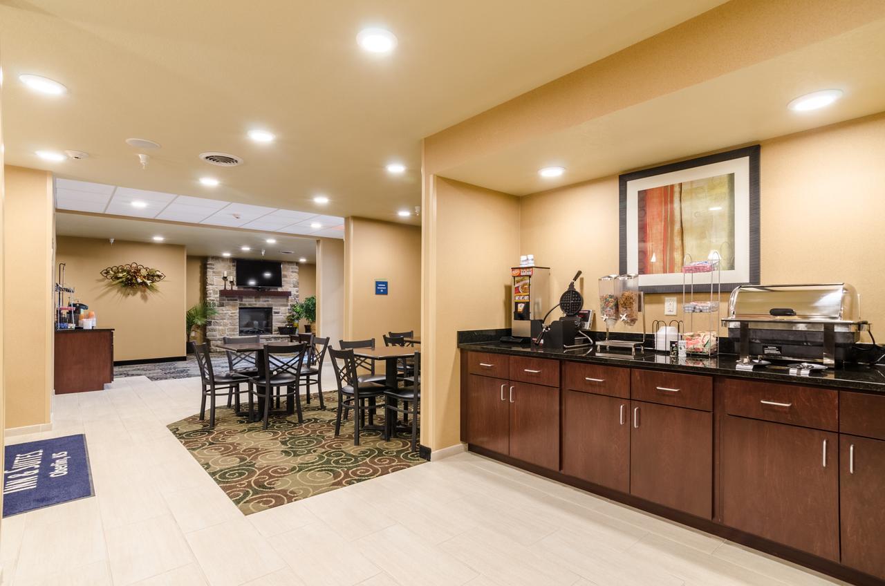 Cobblestone Inn & Suites - Oberlin Bagian luar foto