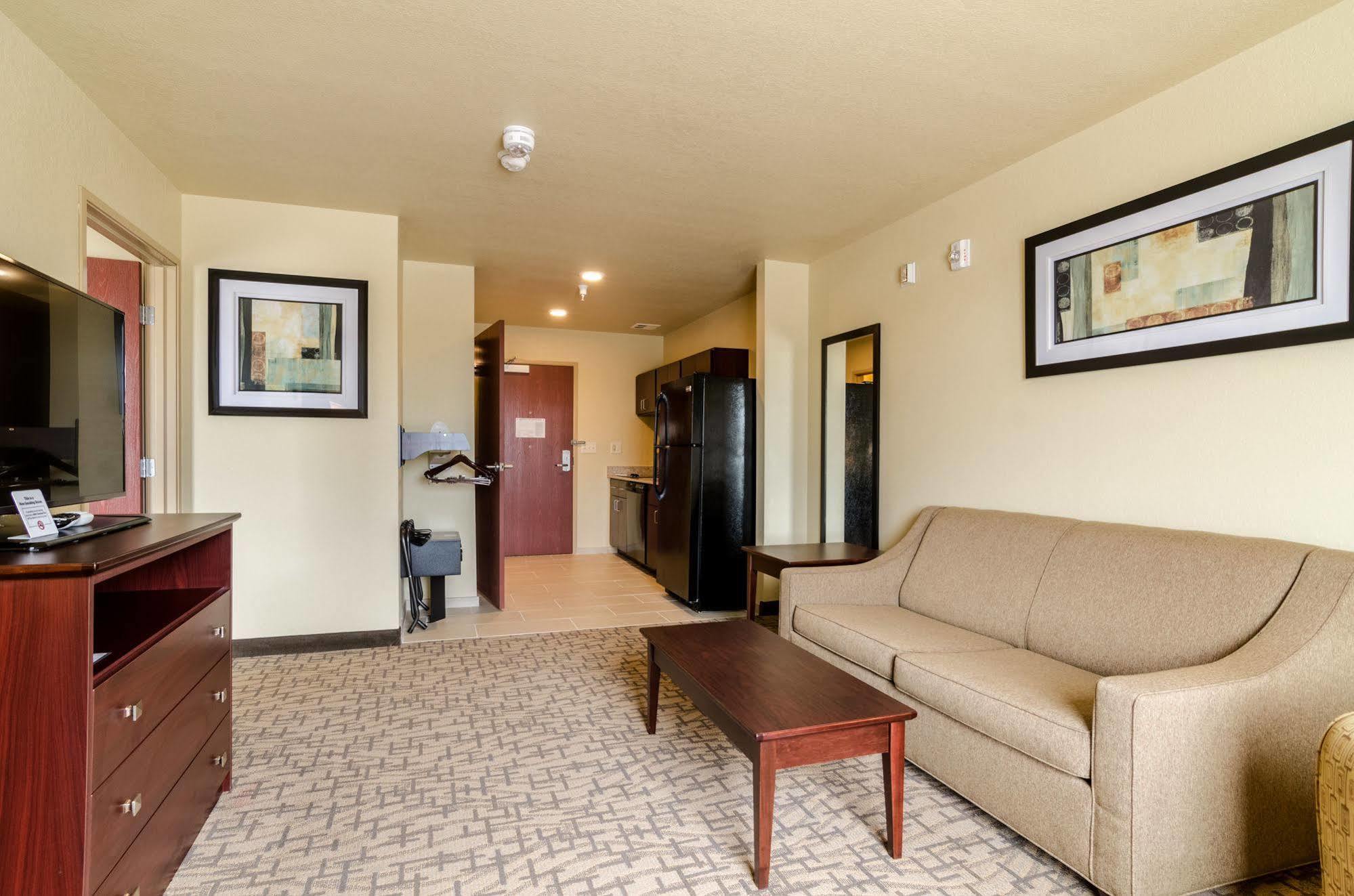 Cobblestone Inn & Suites - Oberlin Bagian luar foto