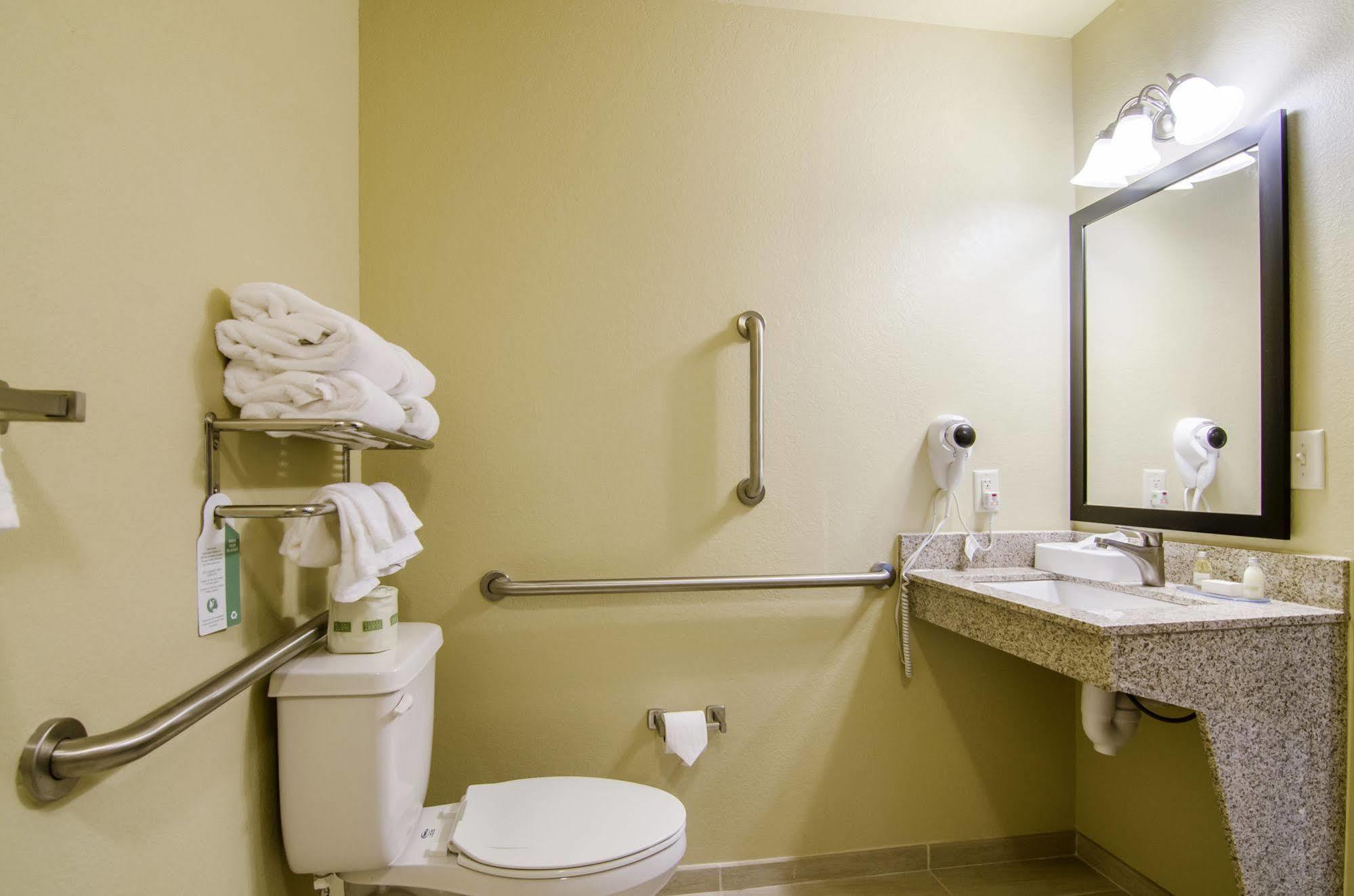 Cobblestone Inn & Suites - Oberlin Bagian luar foto