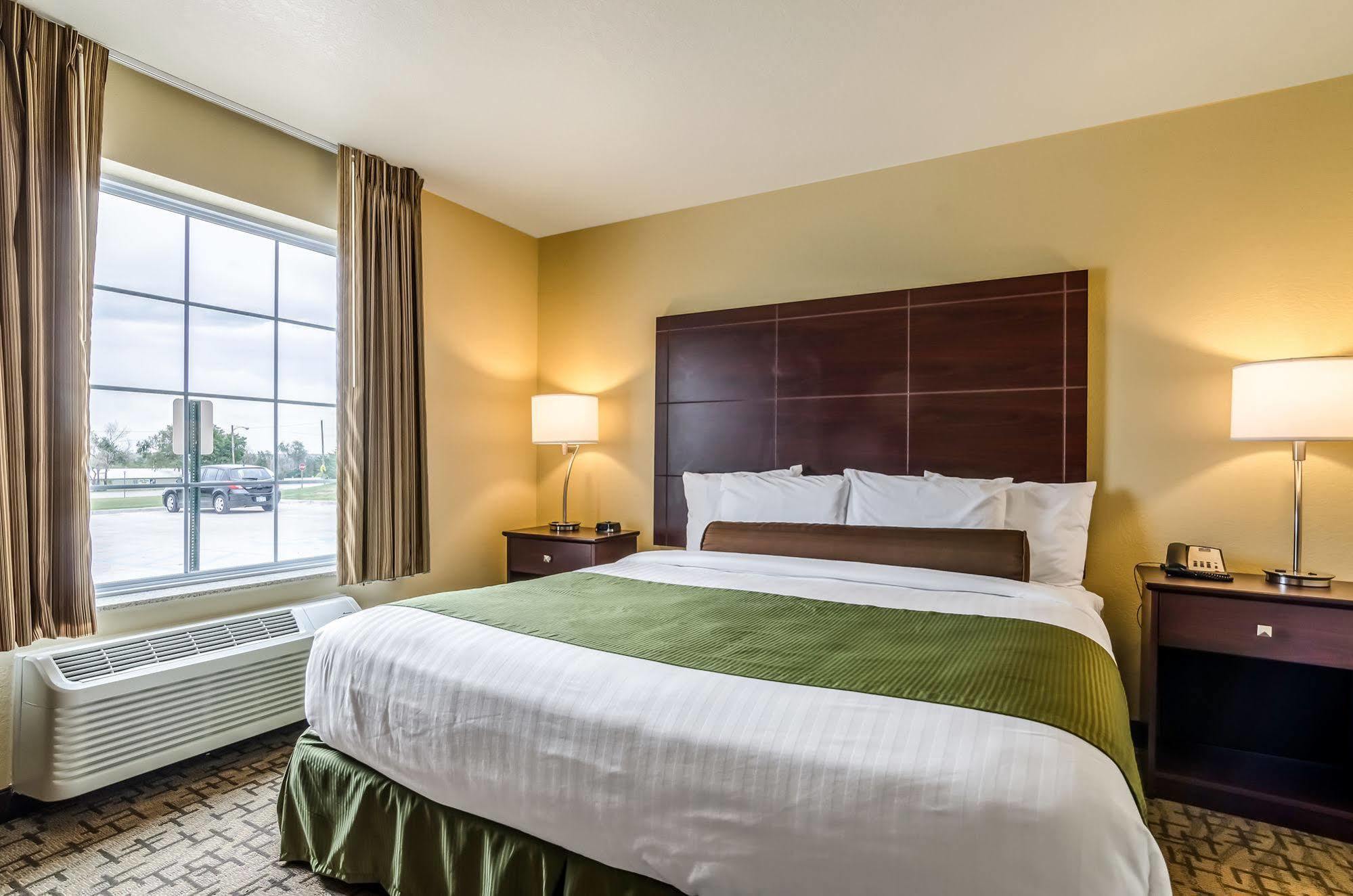 Cobblestone Inn & Suites - Oberlin Bagian luar foto