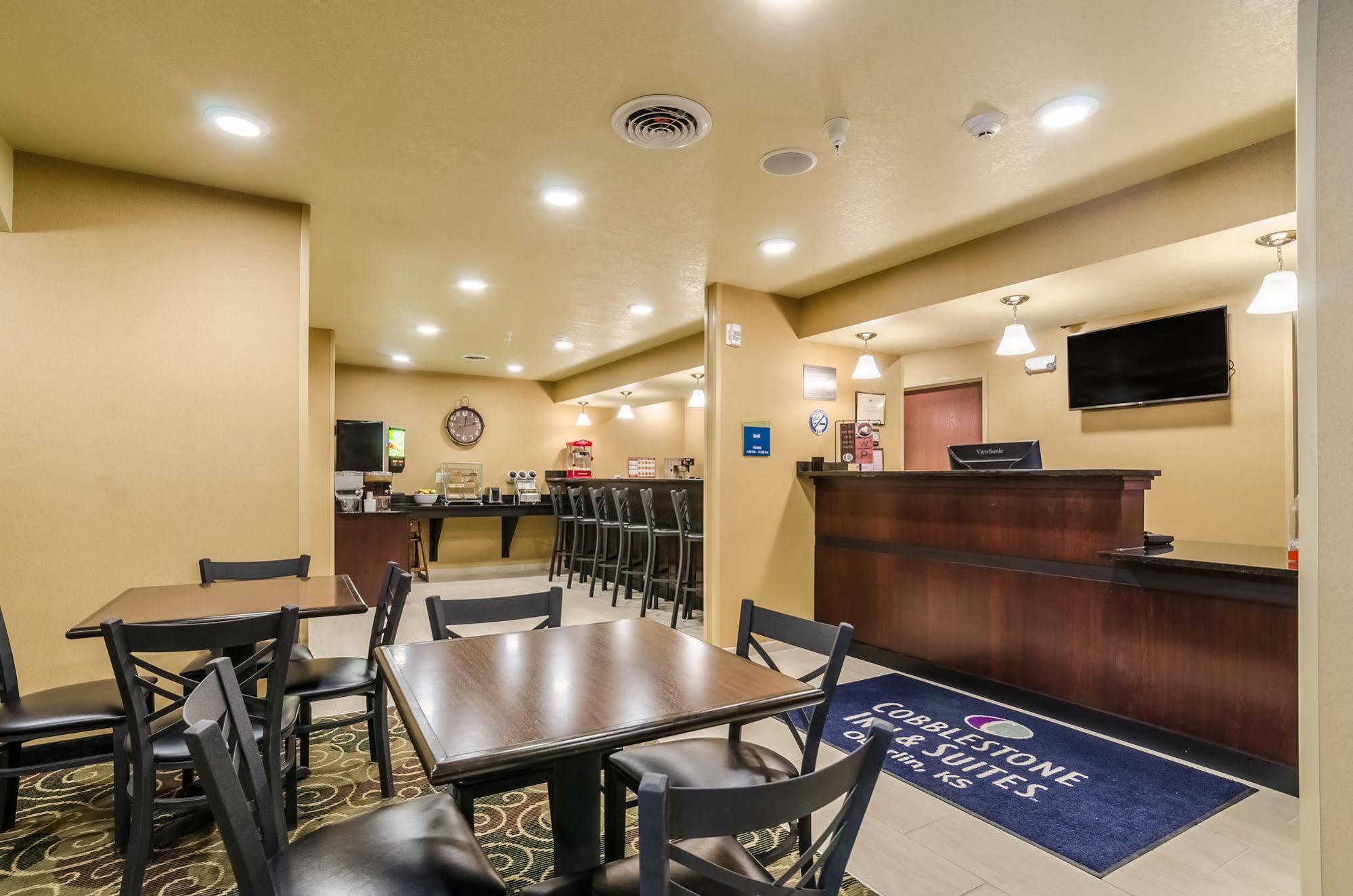 Cobblestone Inn & Suites - Oberlin Bagian luar foto