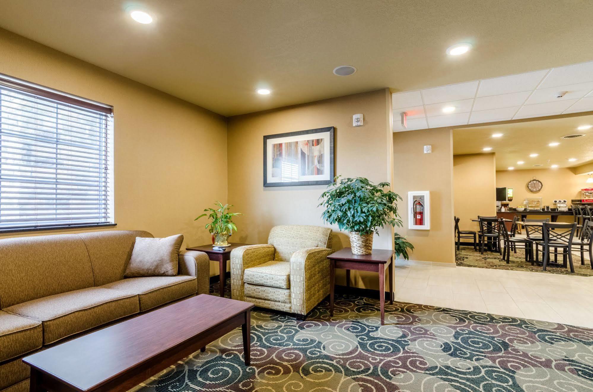 Cobblestone Inn & Suites - Oberlin Bagian luar foto