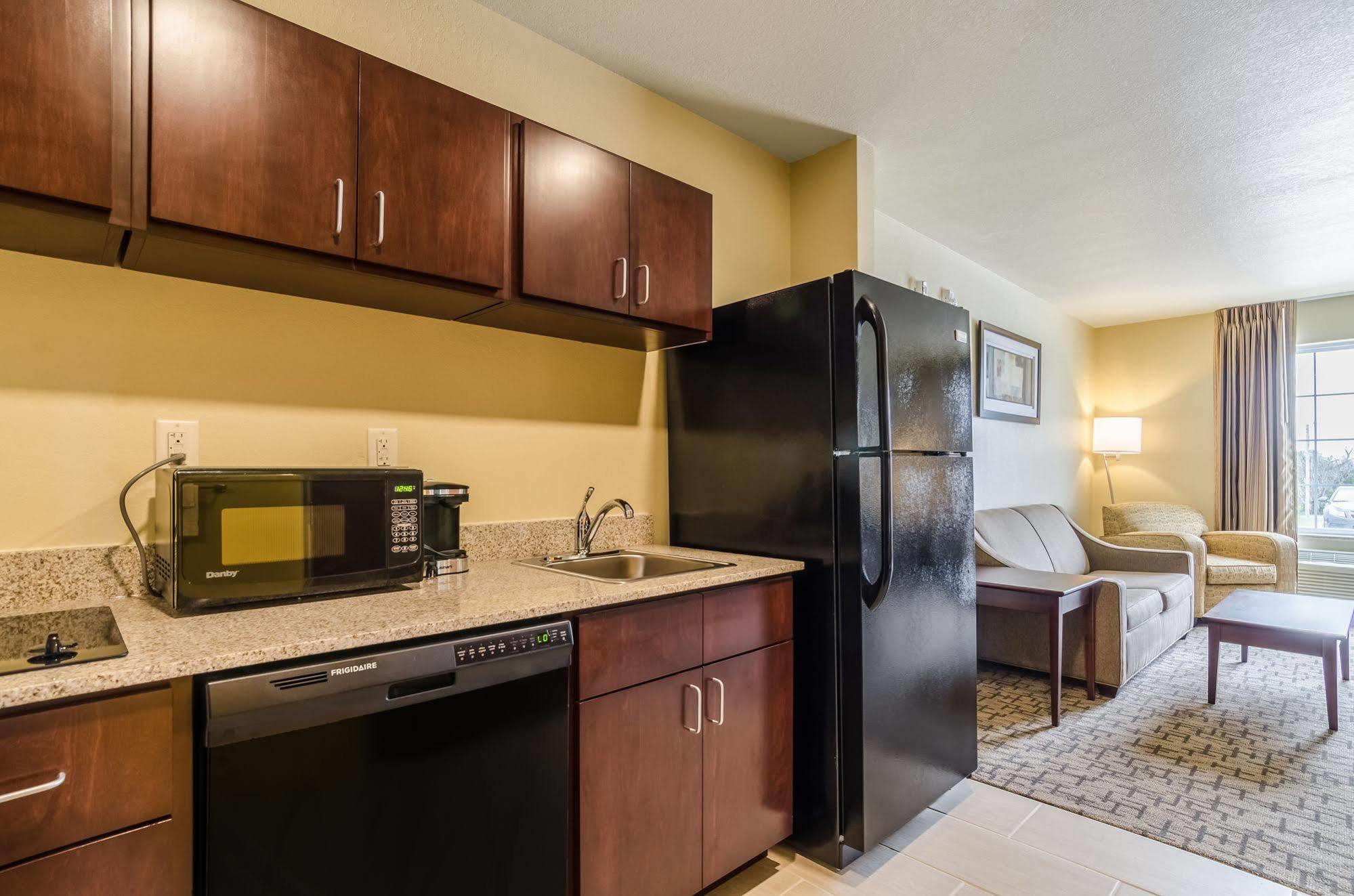 Cobblestone Inn & Suites - Oberlin Bagian luar foto