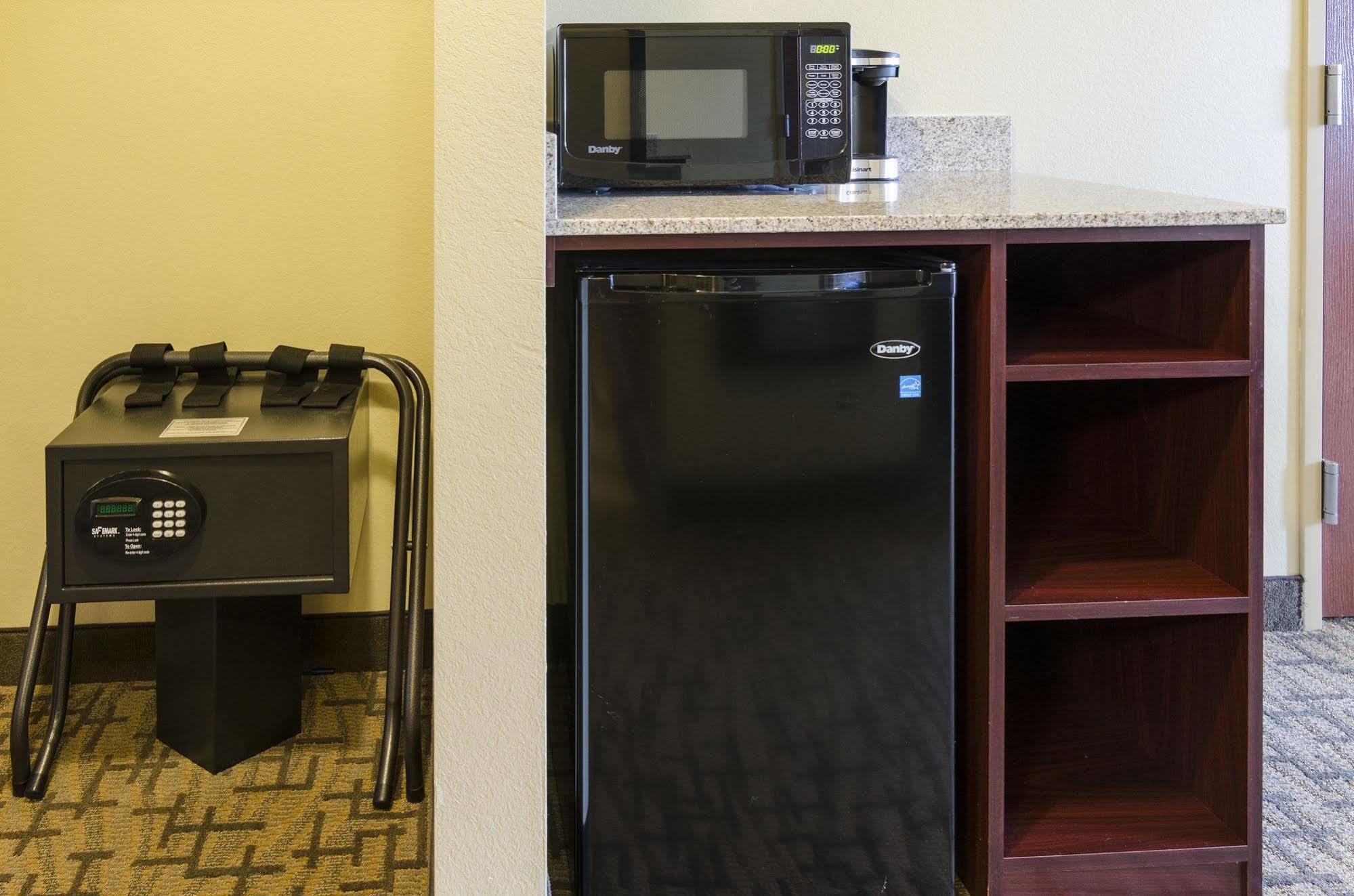 Cobblestone Inn & Suites - Oberlin Bagian luar foto