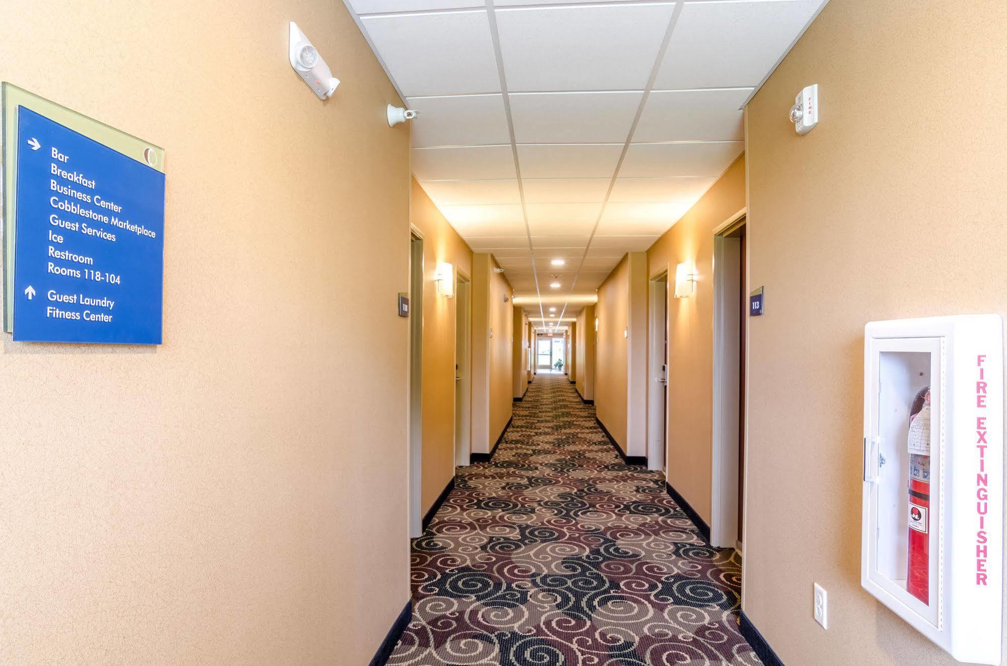 Cobblestone Inn & Suites - Oberlin Bagian luar foto