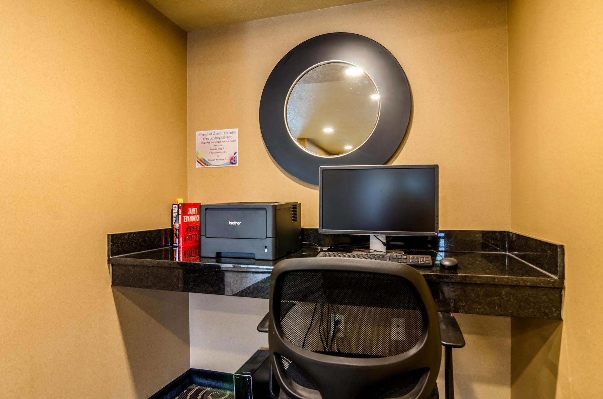 Cobblestone Inn & Suites - Oberlin Bagian luar foto