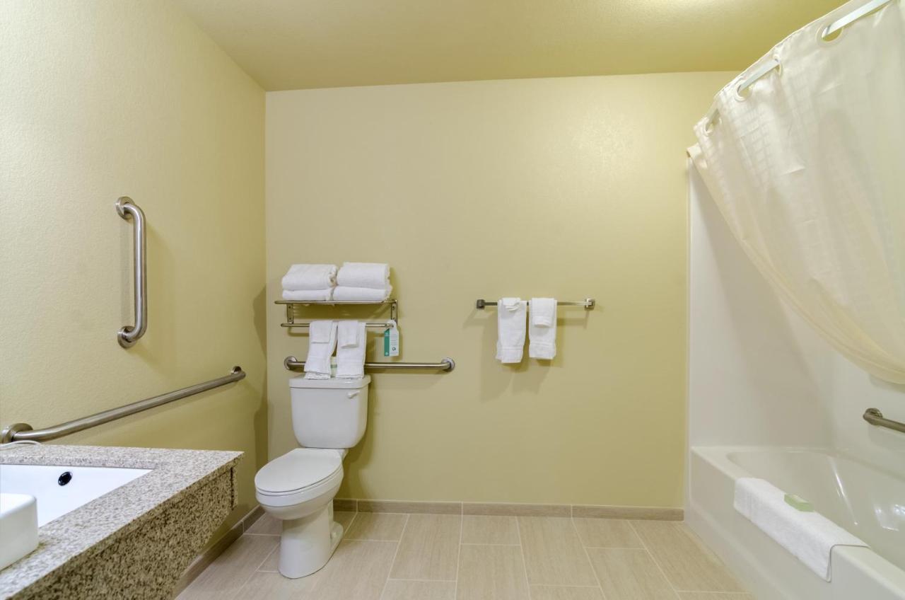 Cobblestone Inn & Suites - Oberlin Bagian luar foto