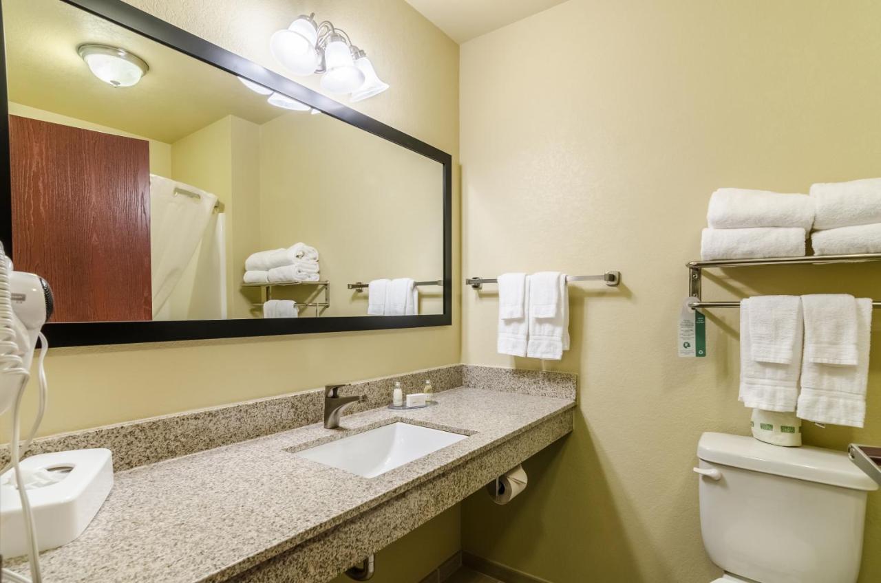 Cobblestone Inn & Suites - Oberlin Bagian luar foto