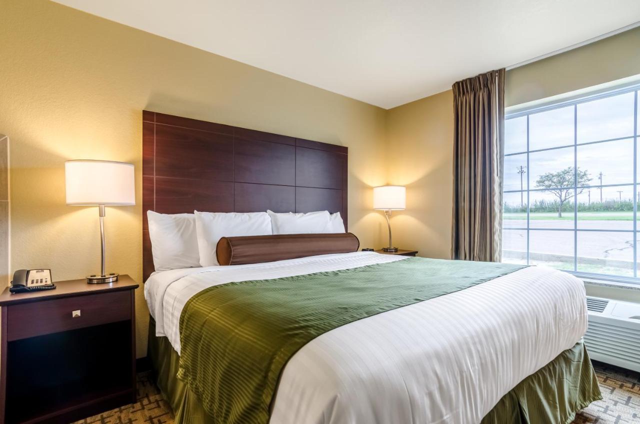 Cobblestone Inn & Suites - Oberlin Bagian luar foto